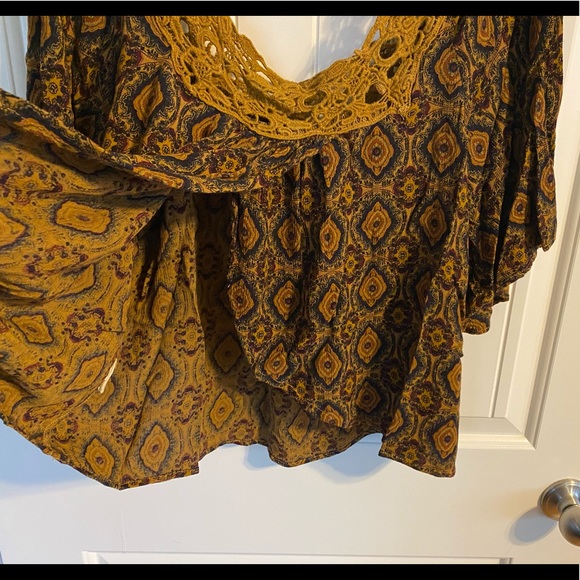 Gimmicks Blouse - Picture 4 of 6